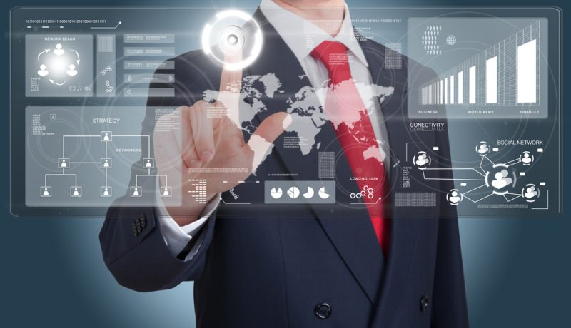 Professionnel en pleine séance de consultation en marketing avec un client en entreprise